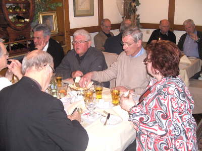 Mittwoch, 25.03.09. FEEPFK Treffen im Naafs-H�uschen. 1 Kollegin und 41 Kollegen waren da.
