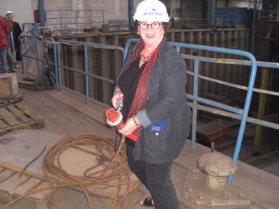 Mittwoch, 13. und Donnerstag, 14.05.09. Besuch der Meyer Werft in Papenburg, ADO Gardienenwerk, Emssperrwerk und Hafenrundfahrt.