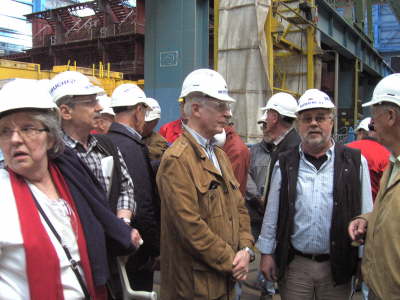 Mittwoch, 13. und Donnerstag, 14.05.09. Besuch der Meyer Werft in Papenburg, ADO Gardienenwerk, Emssperrwerk und Hafenrundfahrt.