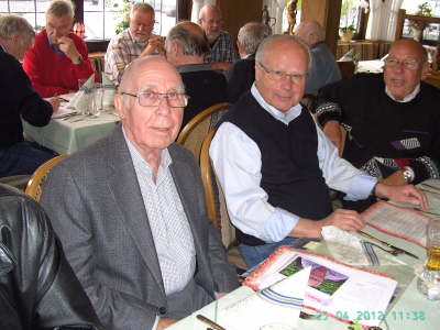 Mittwoch 25.04.12. 36 Kollegen trafen sich im Caf� und Restaurant "Heuser" in Odenthal-Scheuren