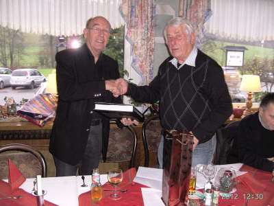 Mittwoch 19.12.2012. 34 Kollegen trafen sich im "H�ffer Hof".