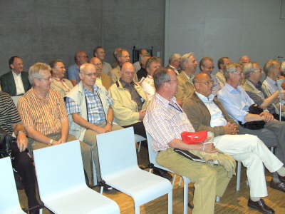 Dienstag, 7. August 2007. 28 Kollegen besuchten das Mercedes-Benz Museum in Bad Cannstadt.